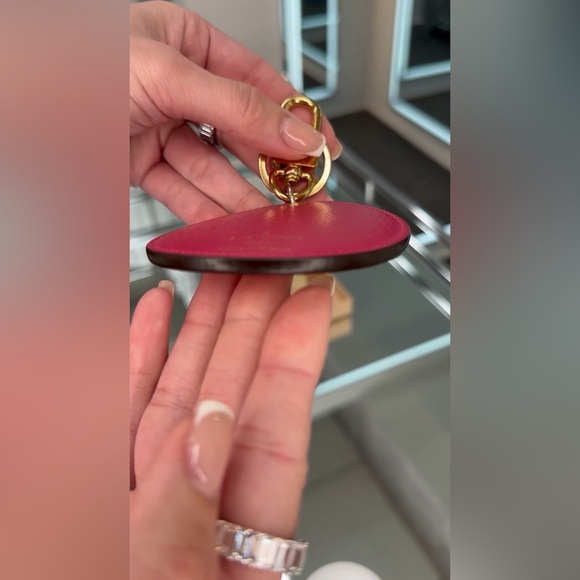 Louis Vuitton keychain - Picture 3 of 5